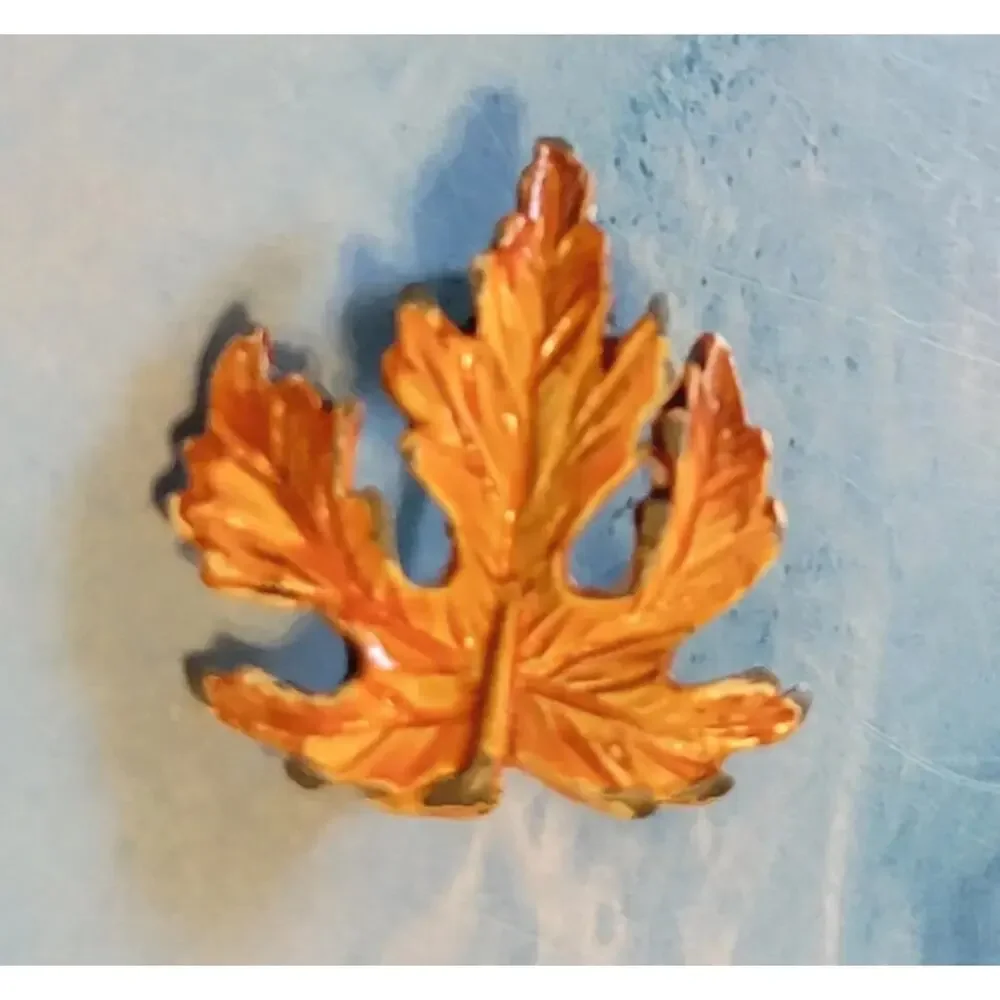 Vintage GERRYS Leaf Pin‎ Orange Enamel Fall Colors 1